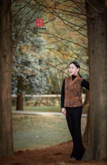 Picture of 真丝重磅香云纱刺绣中式夹棉马甲