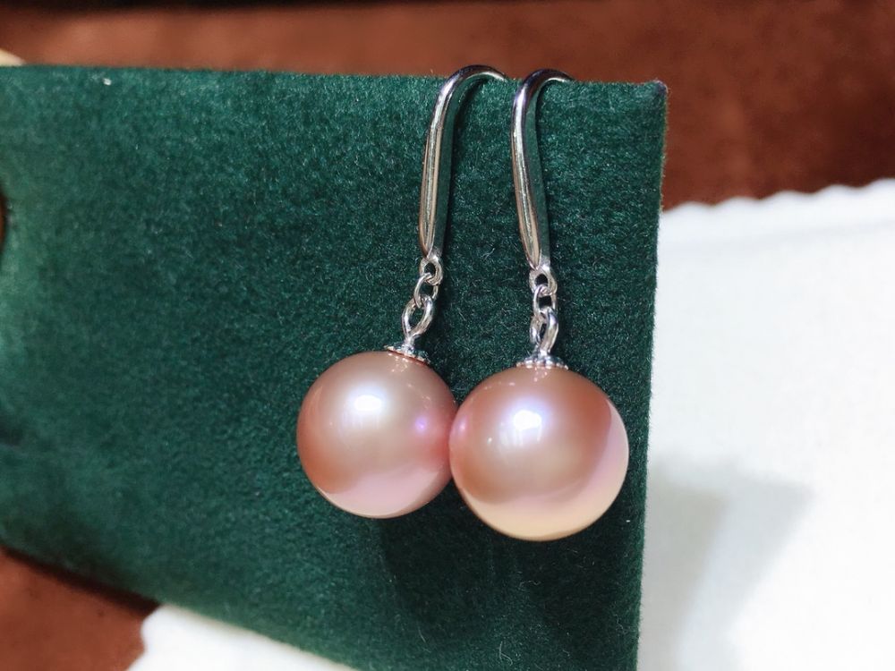 Picture of Natural freshwater earrings
