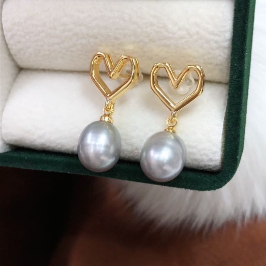 Picture of Natural freshwater pearl earrings