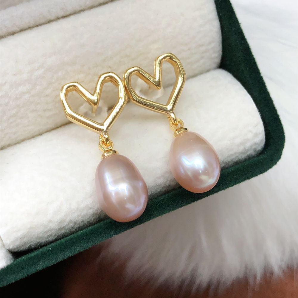 Picture of Natural freshwater pearl earrings