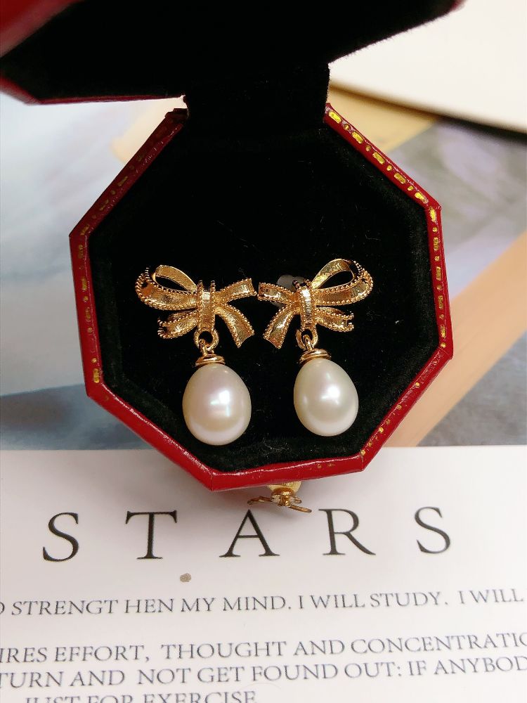Picture of Natural freshwater pearl earrings