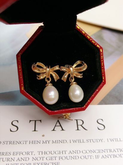 Picture of Natural freshwater pearl earrings