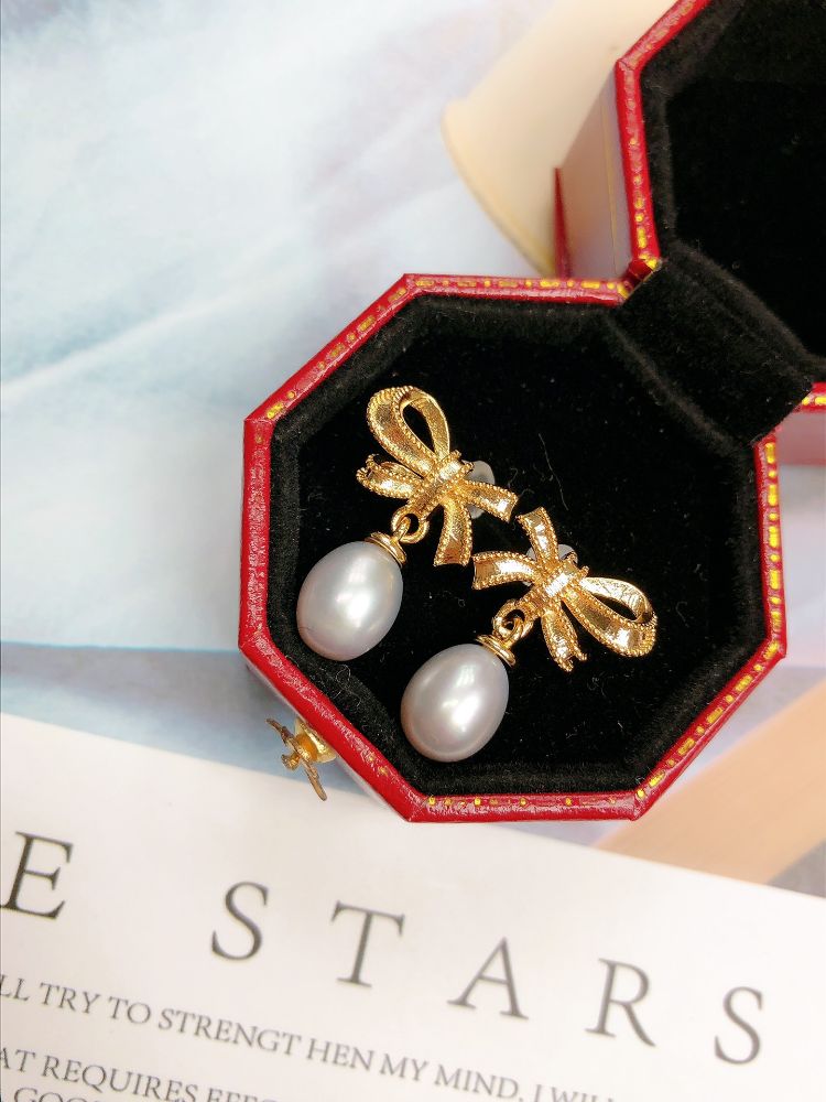 Picture of Natural freshwater pearl earrings