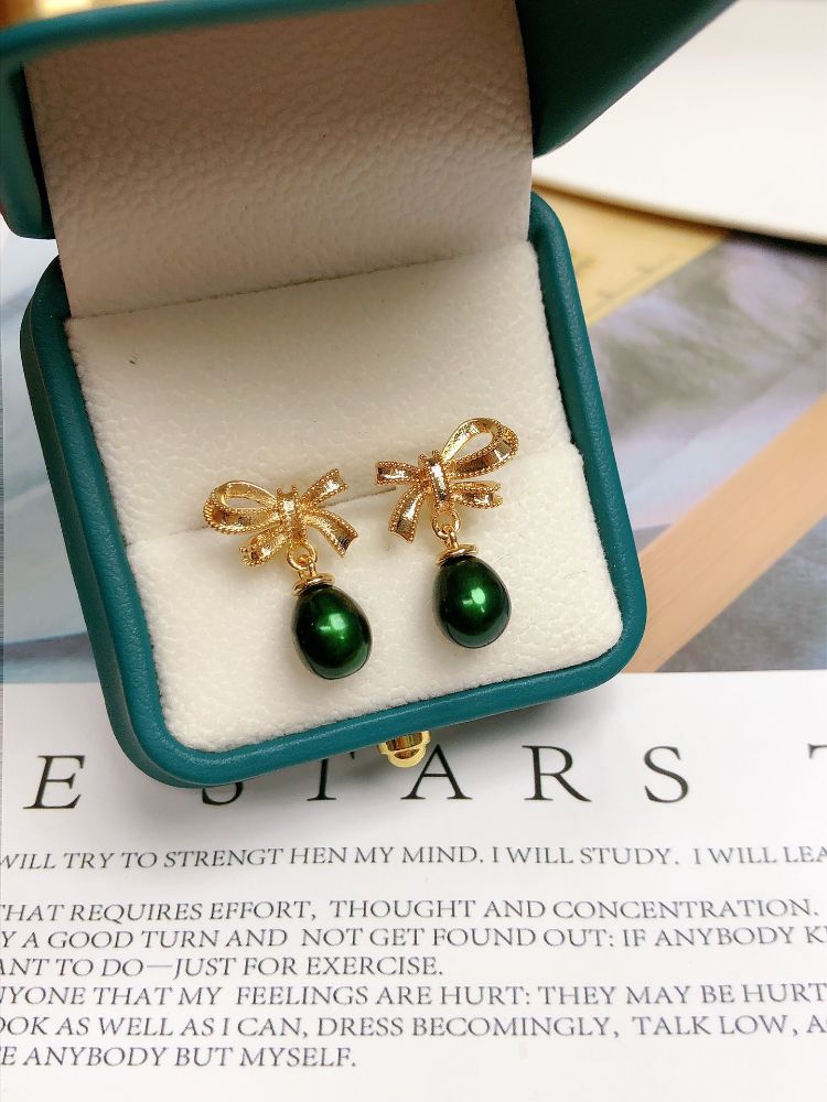 Picture of Natural freshwater pearl earrings