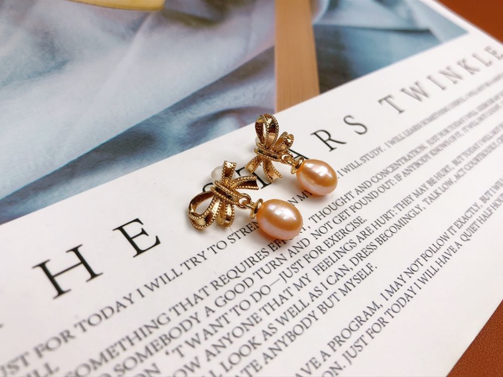 Picture of Natural freshwater pearl earrings