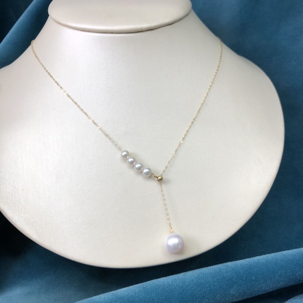 Picture of 18k gold natural pearl necklace