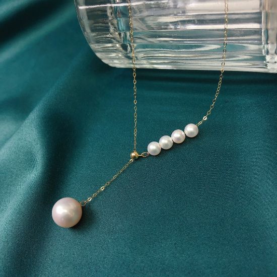 Picture of 18k gold natural pearl necklace