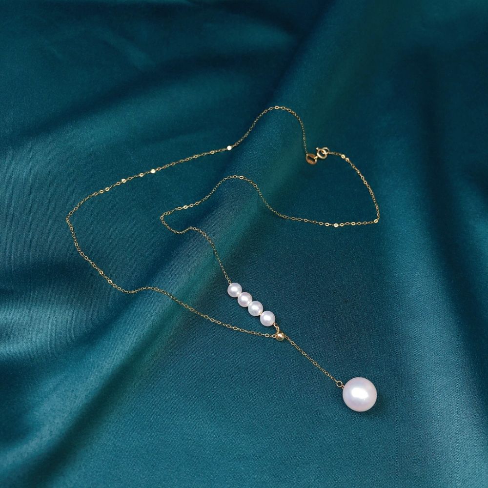 Picture of 18k gold natural pearl necklace