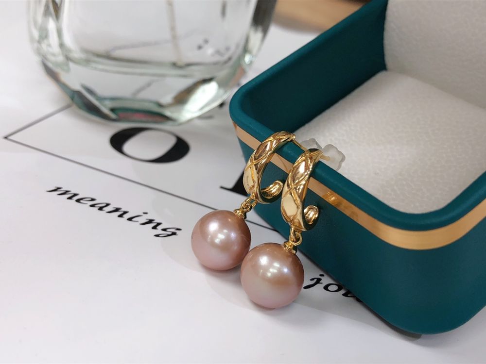 Picture of Natural freshwater pearl earrings