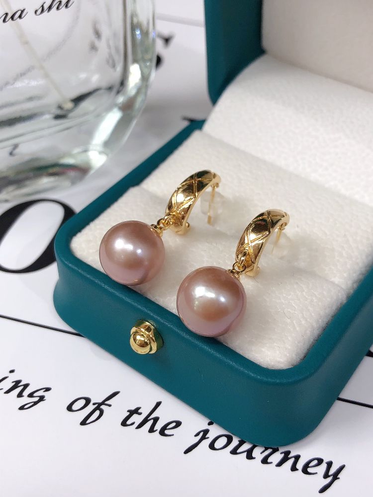 Picture of Natural freshwater pearl earrings