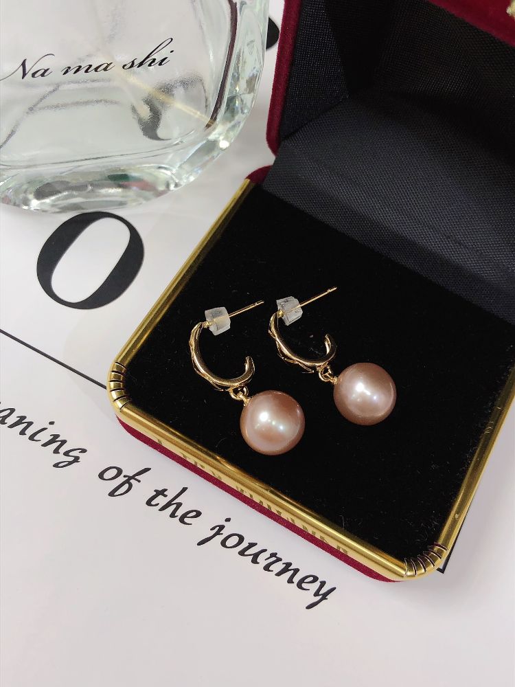 Picture of Natural freshwater pearl earrings