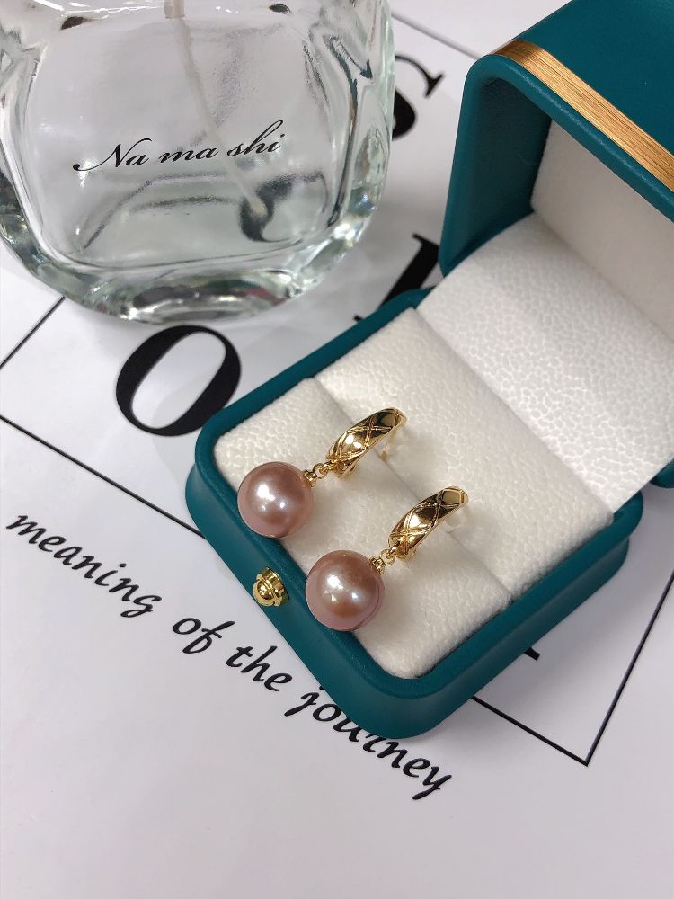 Picture of Natural freshwater pearl earrings