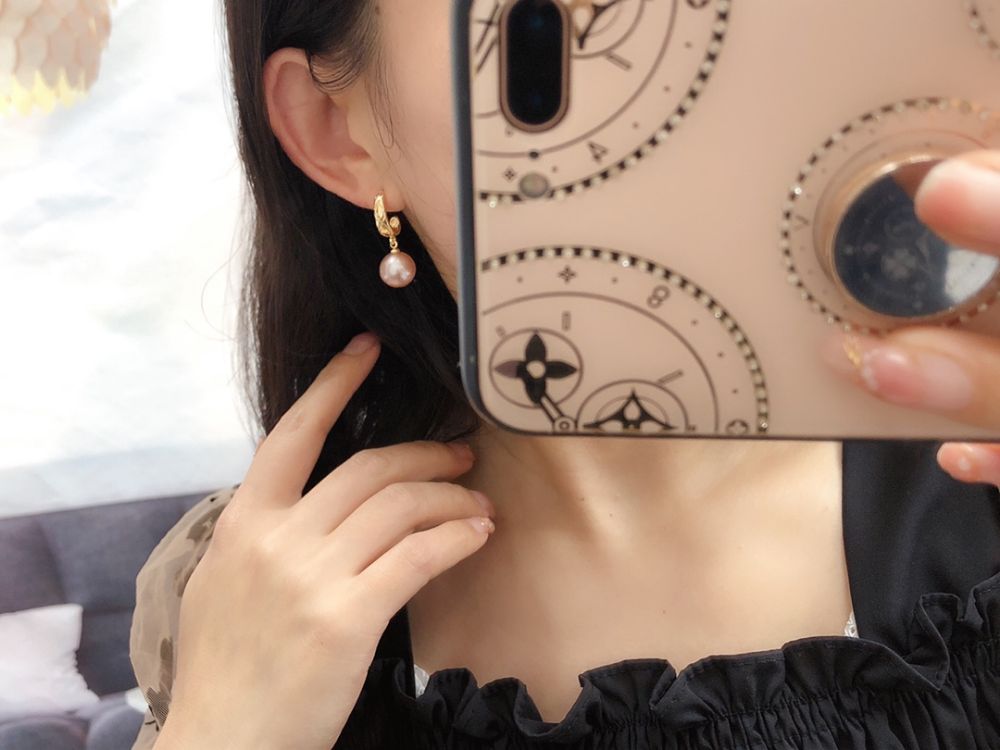Picture of Natural freshwater pearl earrings