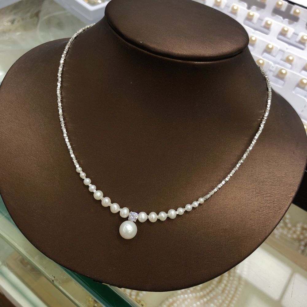 Picture of Natural freshwater pearl necklace