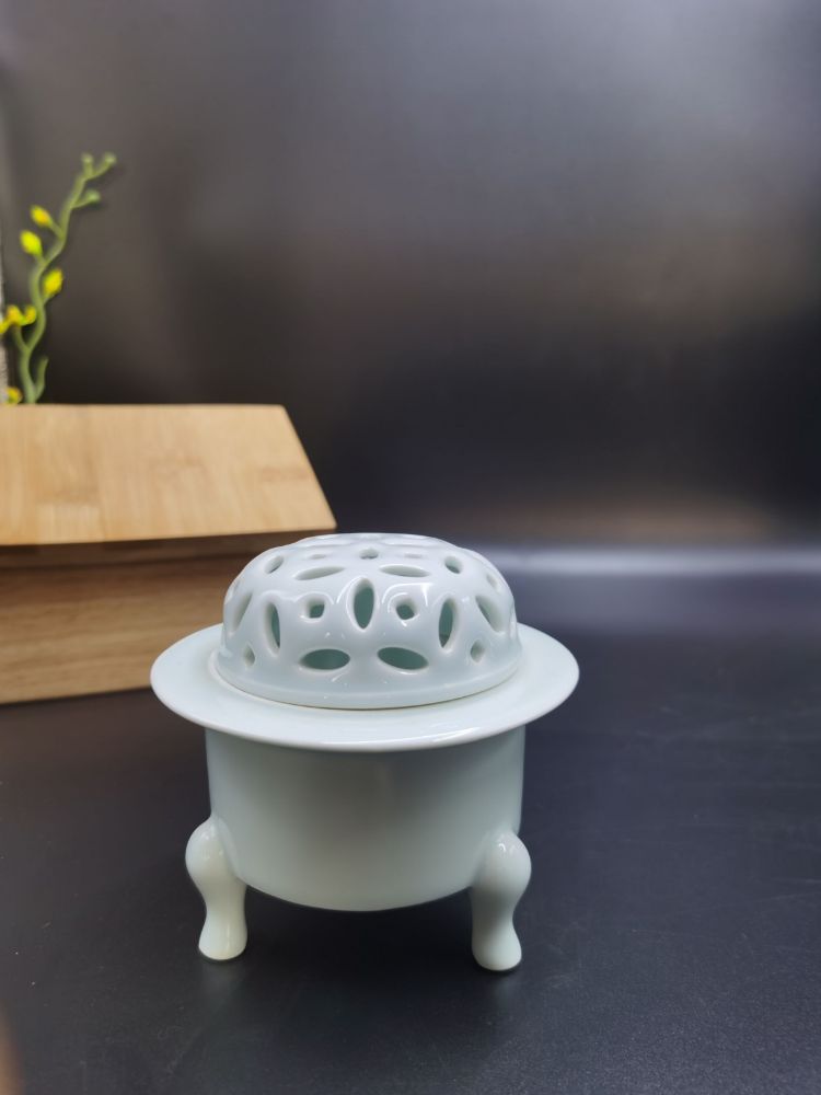Picture of Jingdezhen Chinese-style Handcrafted Ceramic Incense Burner