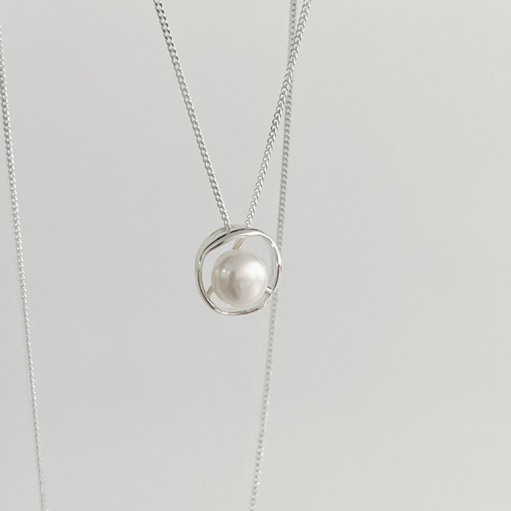 Picture of Tichy Hollow Irregular Freshwater Pearl Pendant Necklace