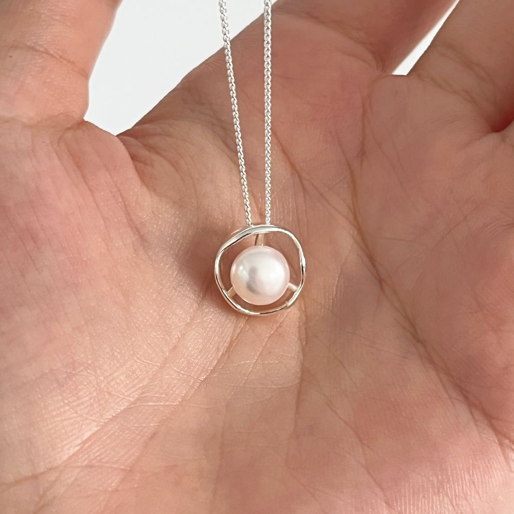 Picture of Tichy Hollow Irregular Freshwater Pearl Pendant Necklace