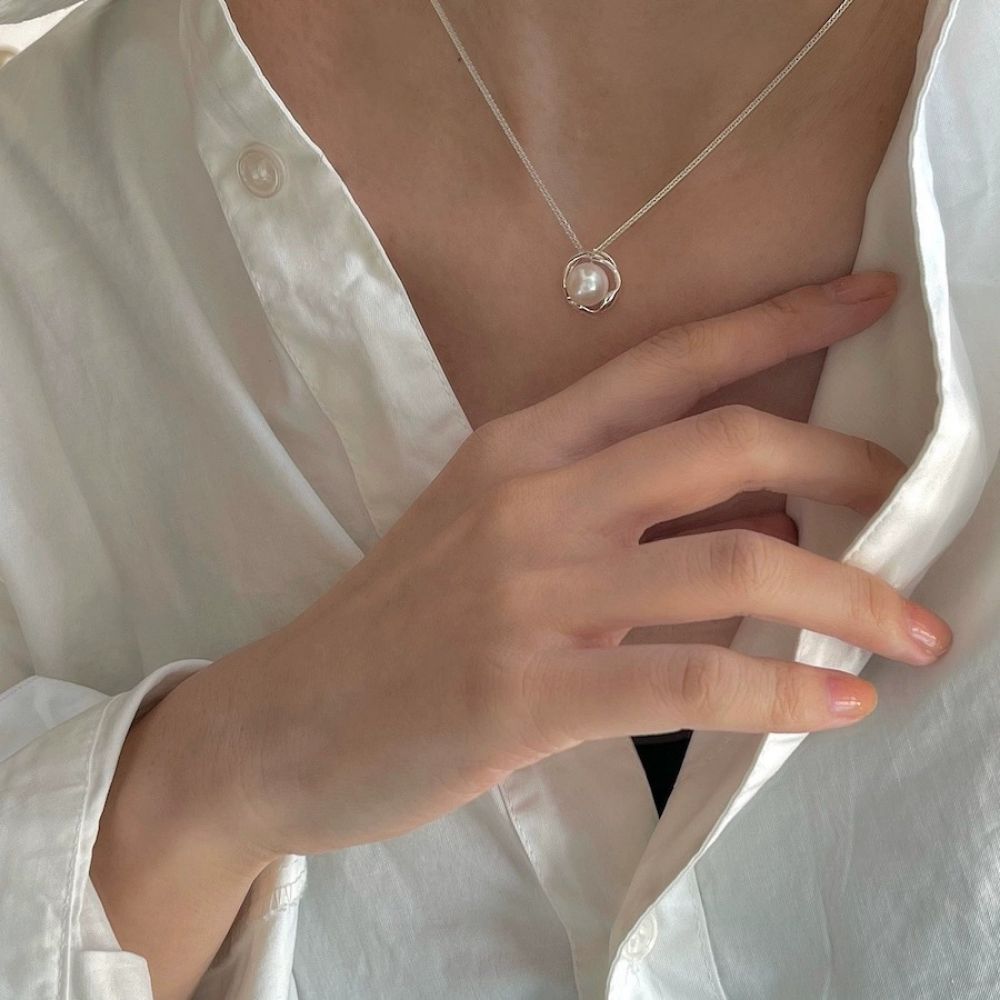 Picture of Tichy Hollow Irregular Freshwater Pearl Pendant Necklace