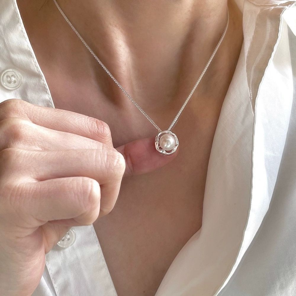 Picture of Tichy Hollow Irregular Freshwater Pearl Pendant Necklace