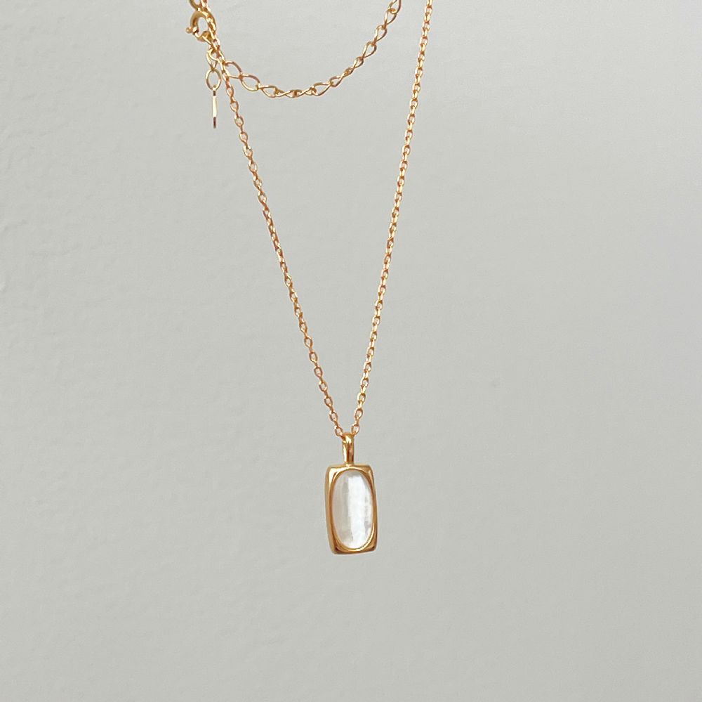 Picture of Tichy French Vintage Shell Pendant Necklace
