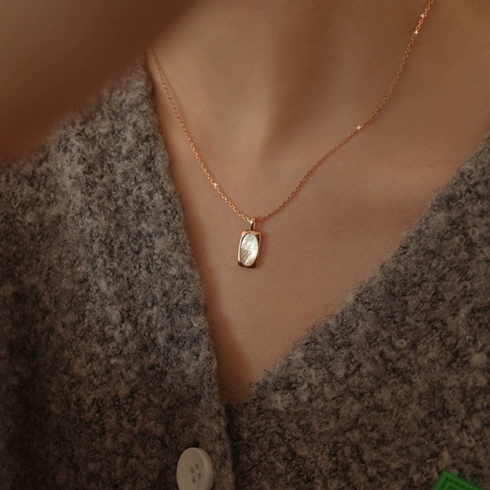Picture of Tichy French Vintage Shell Pendant Necklace