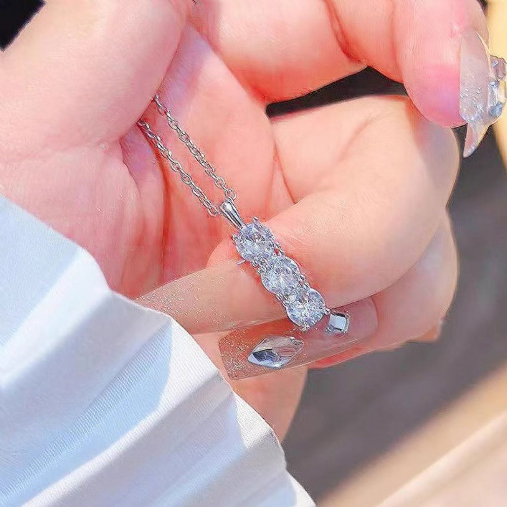 Picture of S925 Silver Moissanite Single-Line Necklace