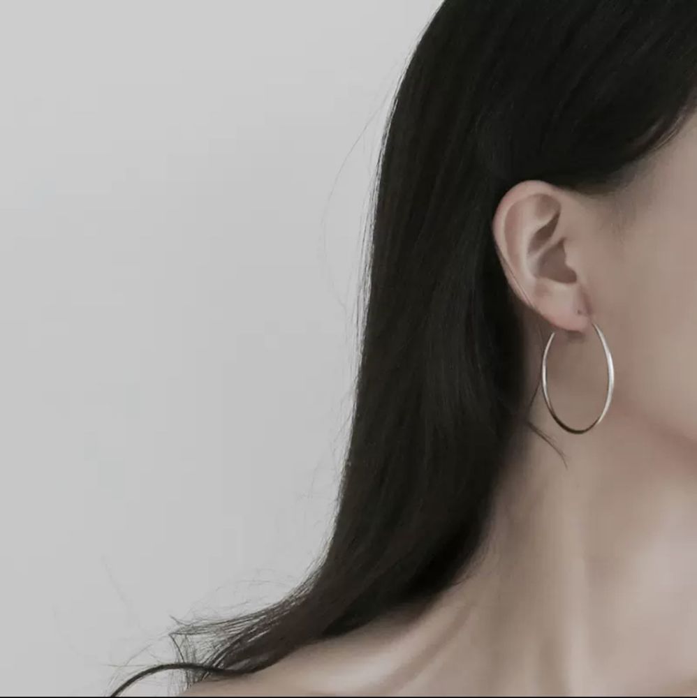 Picture of The Titchy 925 Sterling Silver Simple Hoop Earrings
