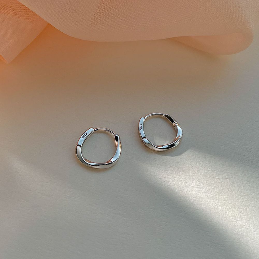 Picture of Titchy 925 silver Möbius ring earrings