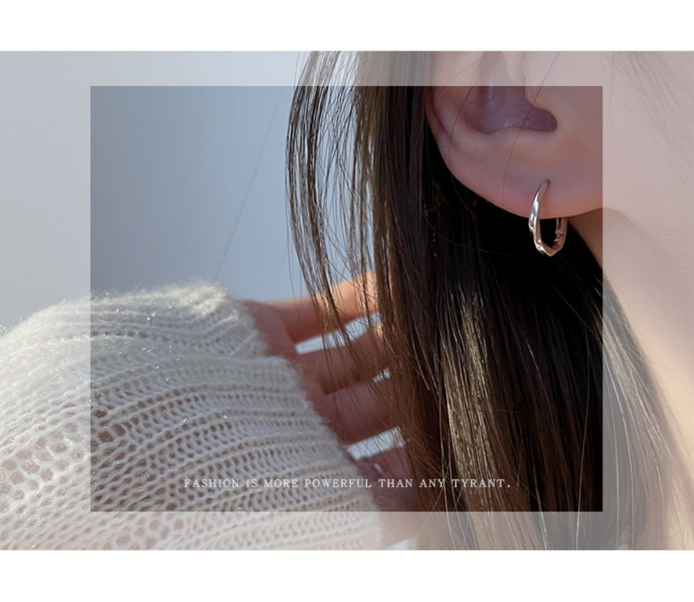 Picture of Titchy 925 silver Möbius ring earrings