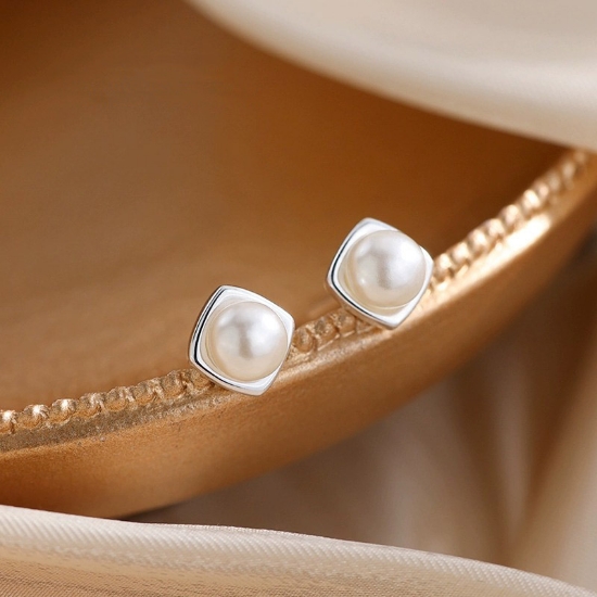 Picture of Titchy 925 Silver Delicate Freshwater Pearl Square Earrings