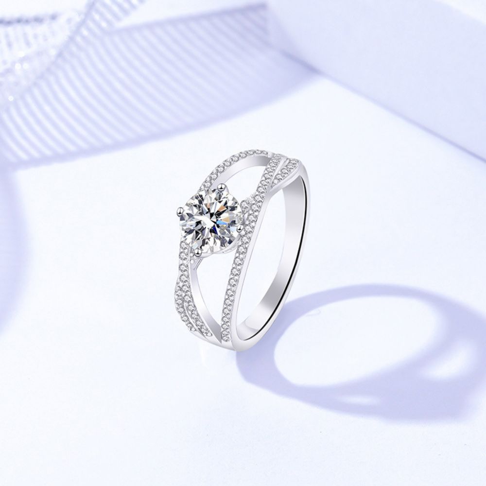 Picture of S925 silver crossed hollow-out Moissanite four-claw ring