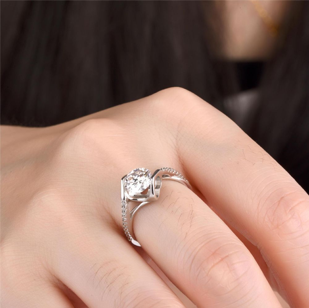 Picture of 925 silver Angel's Kiss Moissanite ring